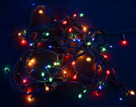 В Тайшете с городской елки украли цепочку фонариков