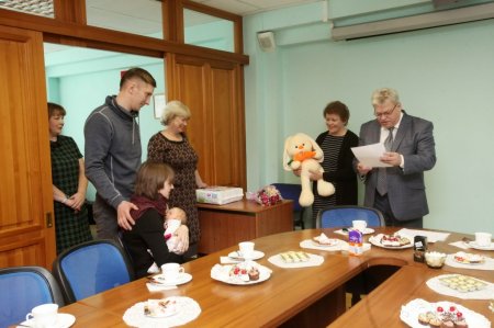 В Иркутской области с 1 февраля семьи, оформившие документы, начнут получать ежемесячные выплаты за первого ребенк