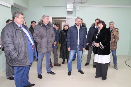 Дмитрий Чернышов проверил ход ремонта социальных объектов в Саянске