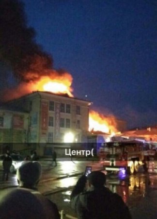 В Ангарске горит торговый комплекс «Центр»