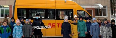 В Подмосковье автоинспекторы провели практическое занятие с юными пассажирами школьного автобуса
