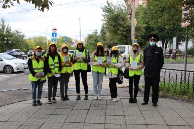 Автодружинники Читинского политехнического колледжа рассказали юным пешеходам о правилах дорожной безопасности