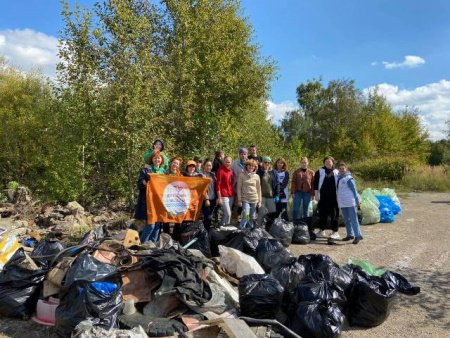 Волонтеры очистили берег Ангары в Иркутске