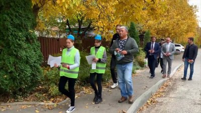 Автоинспекторы и общественники проводят беседы с жителями частного сектора Ставрополя о дорожной безопасности