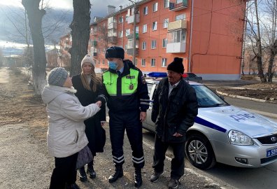 В Свердловской области автоинспекторы помогли вернуться домой 85-летнему пенсионеру