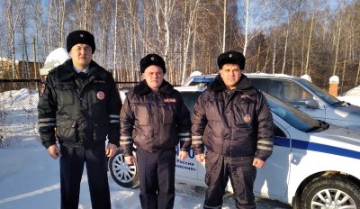 В Свердловской области автоинспекторы помогли предотвратить пожар в жилом доме
