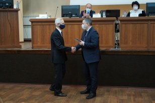 Игорь Кобзев вручил награды деятелям науки Иркутской области