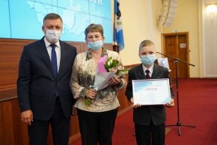 В Иркутской области до 1 марта принимаются заявки на участие в конкурсе на премии Губернатора опекунам и приемным родителям