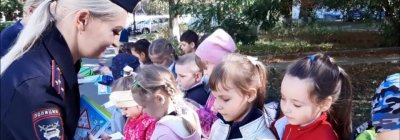 Школьники Ставрополя получают «Пятёрки от ГИБДД» за соблюдение правил дорожного движения