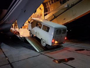 Автомобили УАЗ и гуманитарный груз отправлены из Иркутской области в зону проведения специальной военной операции