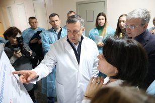 Игорь Кобзев посетил Ангарскую городскую больницу, объединившую в 2022 году три медицинских учреждения