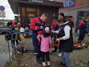 Акция для молодежи с демонстрацией пожарной техники и интерактивами прошла в Иркутске