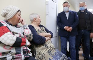 Игорь Кобзев посетил новую амбулаторию, открывшуюся в селе Барлук благодаря нацпроекту «Здравоохранение»