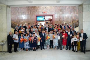 Игорь Кобзев вручил медали «За любовь и верность» супружеским парам Иркутской области, прожившим в браке более 25 лет