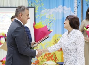 В День дошкольных работников Губернатор Иркутской области посетил детский сад и поздравил воспитателей