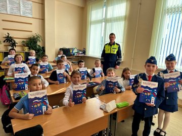 В Московской области более 230 тысяч школьников получили раскраски «Детям Подмосковья — безопасные дороги!»