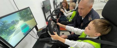 В Великом Новгороде классы по безопасности дорожного движения пополнились инновационным оборудованием