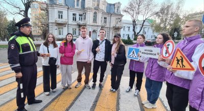 В районе Кавказских минеральных вод молодёжный патруль призвал позаботиться о безопасности пешеходов на дорогах