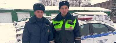 Новгородские автоинспекторы своевременно доставили в медицинское учреждение мужчину, нуждающегося в экстренной помощи