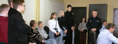 В Великом Новгороде «Студенческий десант» изучил многопрофильную деятельность сотрудников Госавтоинспекции