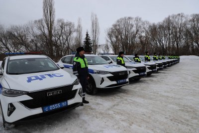 Сотрудникам рязанской Госавтоинспекции вручили ключи от новых патрульных автомобилей