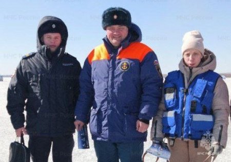 Инспекторы ГИМС и волонтеры наццентра напоминают о соблюдении безопасности на весеннем льду