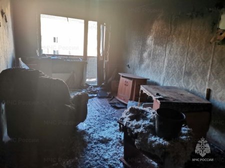 Пожарные в Чите спасли женщину из задымленной квартиры