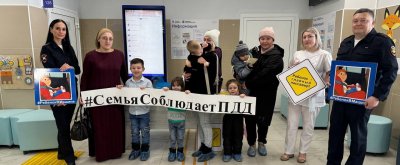 В детских поликлиниках Тюменской области проходят выставки детских автокресел