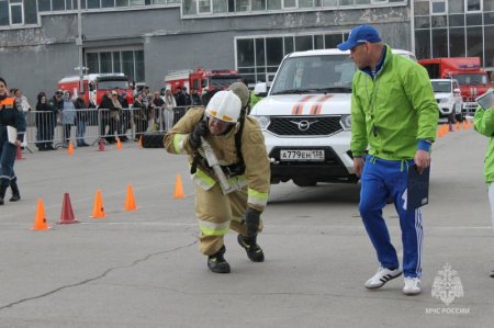 Иркутские пожарные одержали победу в Чемпионате по функциональному пожарно-спасательному многоборью