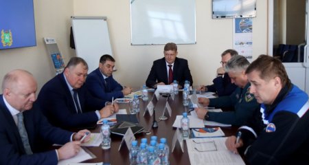Полномочный представитель обсудил с руководителями профильных ведомств оперативную обстановку с паводками в Сибири