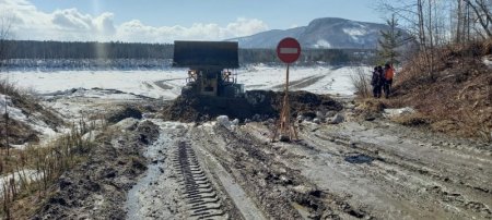 Семь переправ закрыты на водоёмах Иркутской области из-за естественного разрушения льда