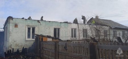 В Тайшете короткое замыкание привело к пожару в многоквартирном доме, на котором погиб мальчик