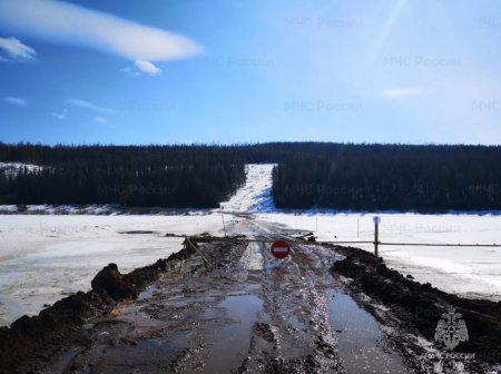 Закрытие ледовых переправ из-за неудовлетворительного состояния льда продолжается в Иркутской области