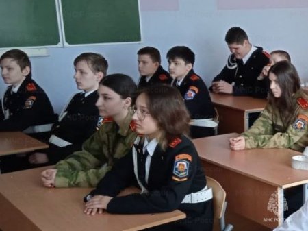 Занятия по пожарной безопасности с кадетами проведены в московской школе
