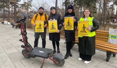 В Улан-Удэ автоинспекторы и педагоги ДЮЦ «Безопасное детство» провели инструктажи безопасности для любителей поездок на самокатах и велосипедах