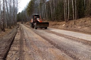 В Жигаловском районе начали восстановление покрытия автодорог и ремонт понтонной переправы