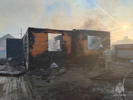 Шестьдесят пожаров произошли в Иркутской области за выходные дни