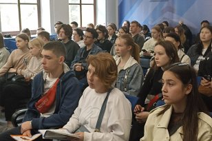 Тридцать иркутских школьников нашли работу на Ярмарке вакансий летней занятости