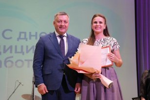 Игорь Кобзев вручил государственные и ведомственные награды медицинским работникам Иркутской области