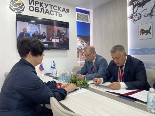 Правительство Иркутской области подписало соглашения о сотрудничестве с двумя птицефабриками региона на площадке ПМЭФ