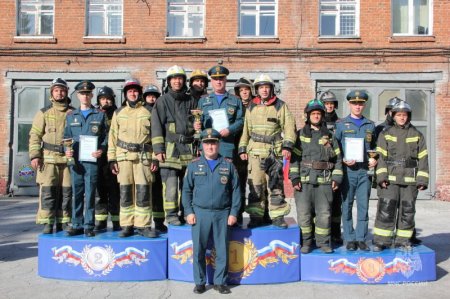 Лучшее звено газодымозащитной службы определили в Новосибирской области