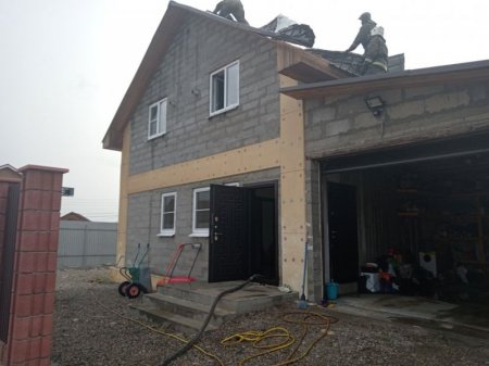 Пожар из-за грозового разряда произошел в частном доме в селе Баклаши в Иркутской области