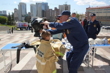 Прaздник безопасности для детей прошел в Новосибирске