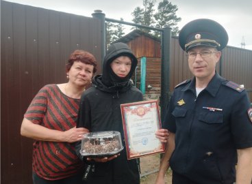 В Прибайкальском районе полицейские поблагодарили подростка, нашедшего пропавшего трехлетнего ребенка