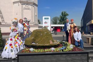 Жители Иркутской области могут выбрать лучшую цветочную экспозицию на выставке «Россия» на ВДНХ и проголосовать за стенд региона