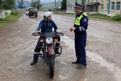 Автоинспекторы Джидинского района проверяют соблюдение ПДД мотоциклистами