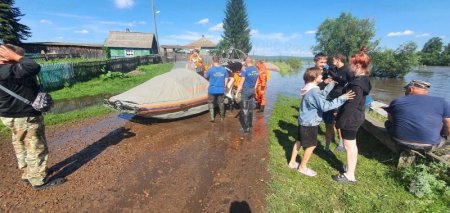 На контроле группировки МЧС России остается прохождение летнего паводка в западной части Иркутской области