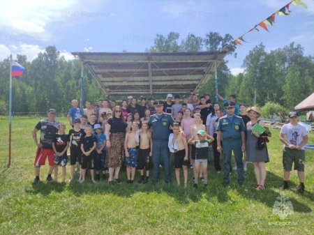 Сотрудники МЧС России проводят профилактические мероприятия в детских лагерях