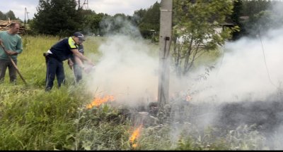 В Кировской области автоинспекторы помогли потушить возгорание