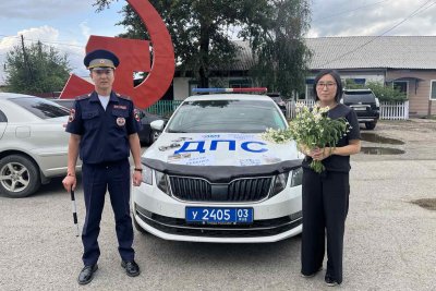 В Тункинском районе сотрудники Госавтоинспекции и ЗАГСа поздравили участников дорожного движения с Днем семьи, любви и верности